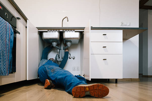 Professional Emergency Plumber technician working in Oradell, NJ